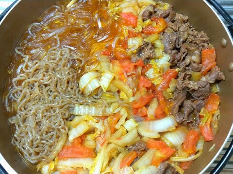 牛肉 トマト 糸こん 白菜 マロニーのすき焼き